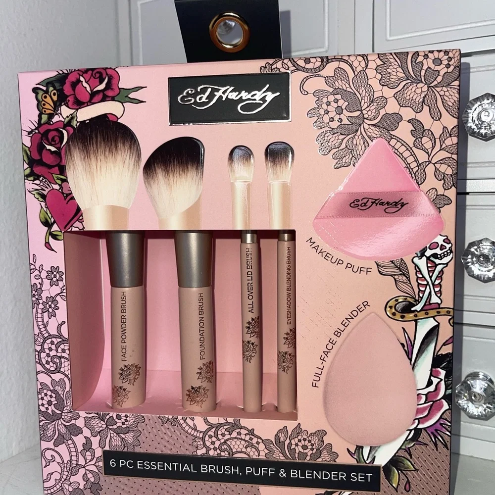 NWT Ed Hardy Pink 6-Piece Makeup Brush, Puff & Blender Set - Picture 4 of 7
